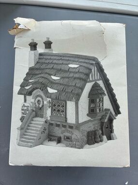 Dickens Village Series Lomas LTD. Molasses